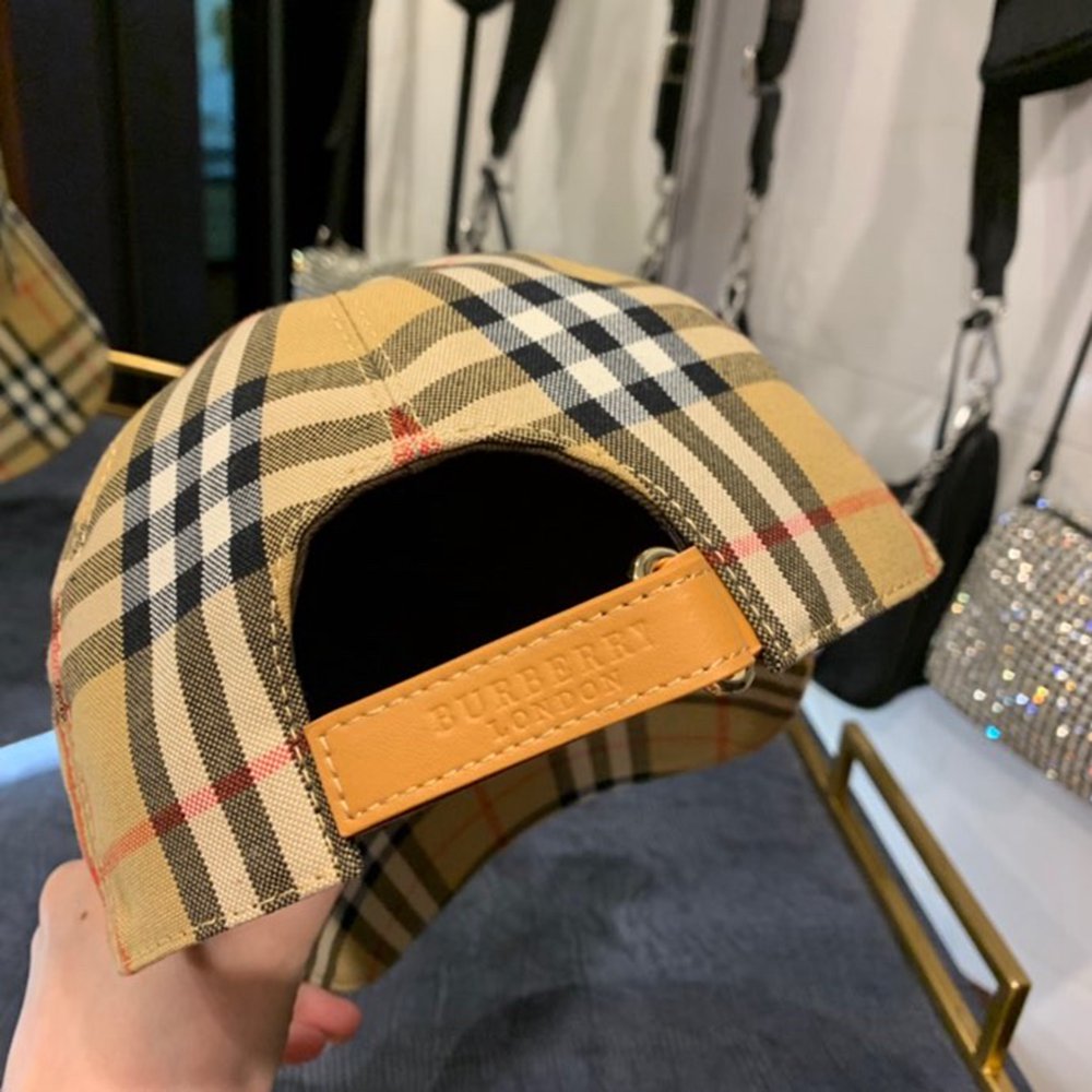 Bv*b*rry Hat